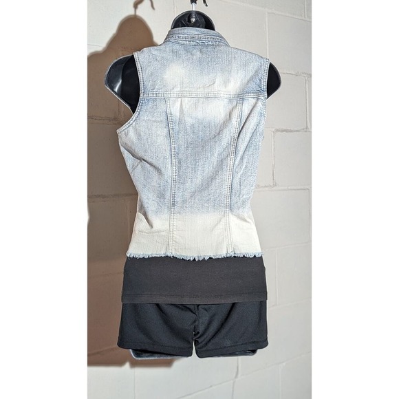 Maurices Denim Vest Medium Bleach Wash Sleeveless Jean Frayed Hem Medium - Picture 2 of 4